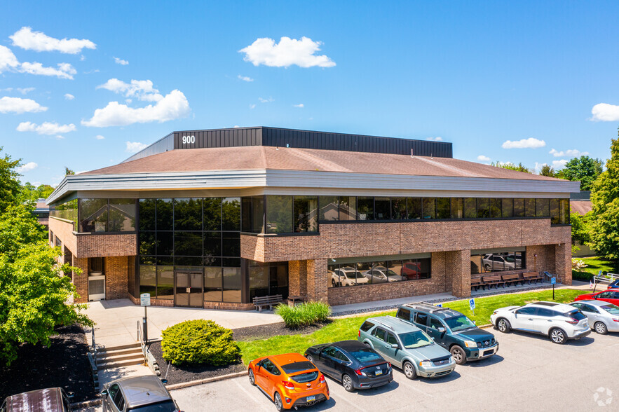 900 Business Center Dr, Horsham, PA for sale - Building Photo - Image 1 of 5