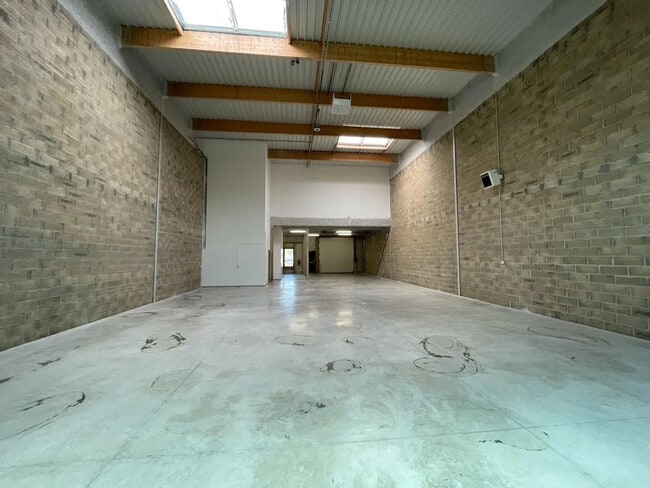 Location Local d'activités 471 m² à 1 381 m²