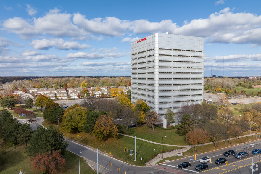 18000 W 9 Mile Rd, Southfield, MI for rent - Building Photo - Image 2 of 6