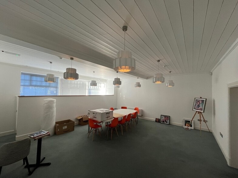 2 Cross St, Enderby to rent - Interior Photo - Image 2 of 9