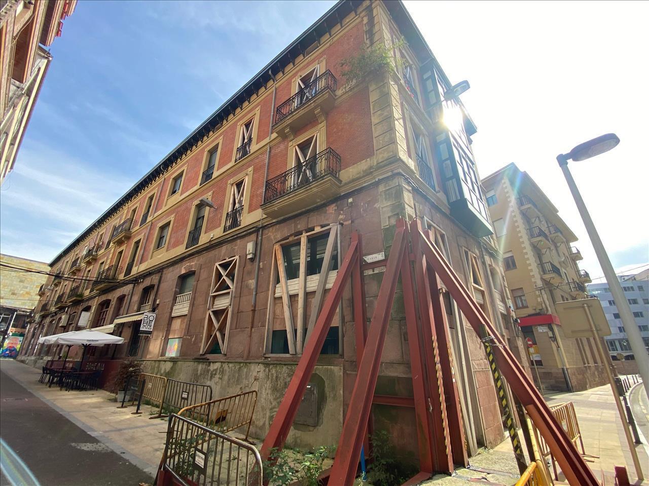 Retail in Torrelavega for sale Building Photo- Image 1 of 17