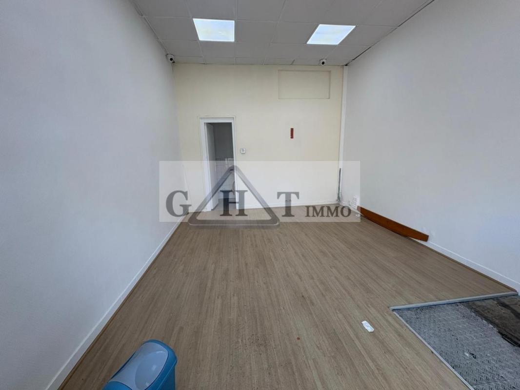 Industrial in Paris to rent Interior Photo- Image 1 of 7