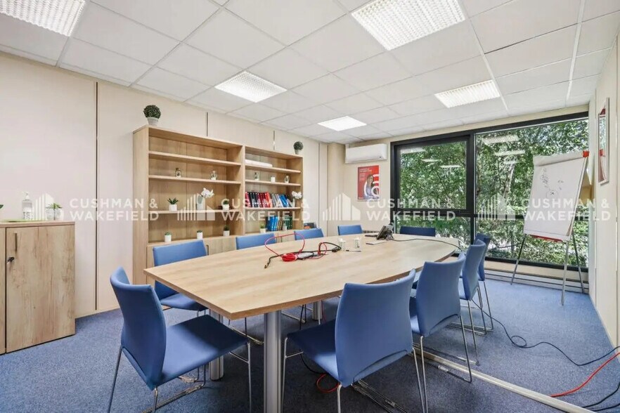 Office in Lisses to rent - Interior Photo - Image 2 of 14