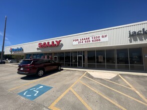 2321 N Main St, Liberty, TX for rent Building Photo- Image 1 of 3