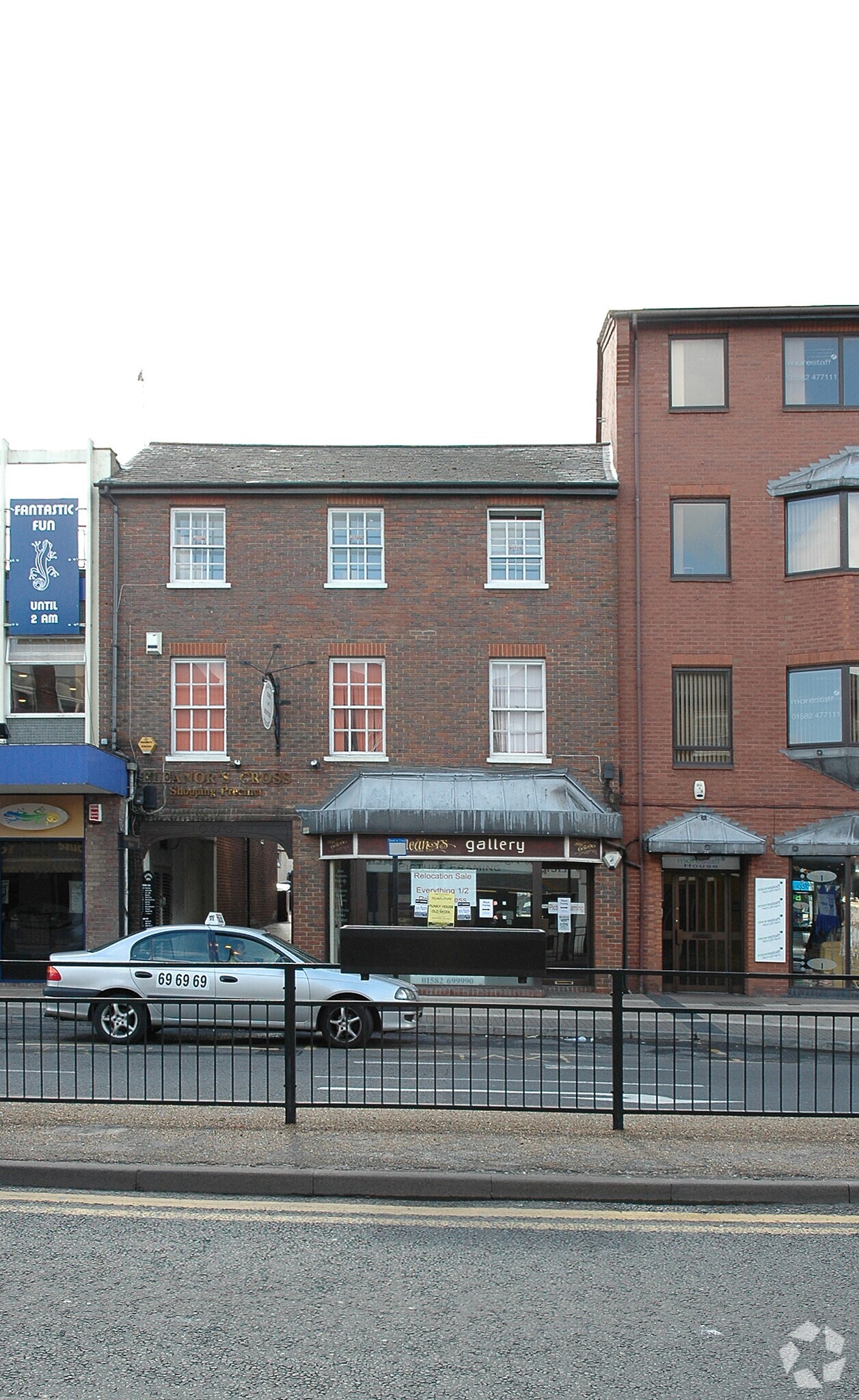 2 Eleanors Cross, Dunstable for sale Primary Photo- Image 1 of 1