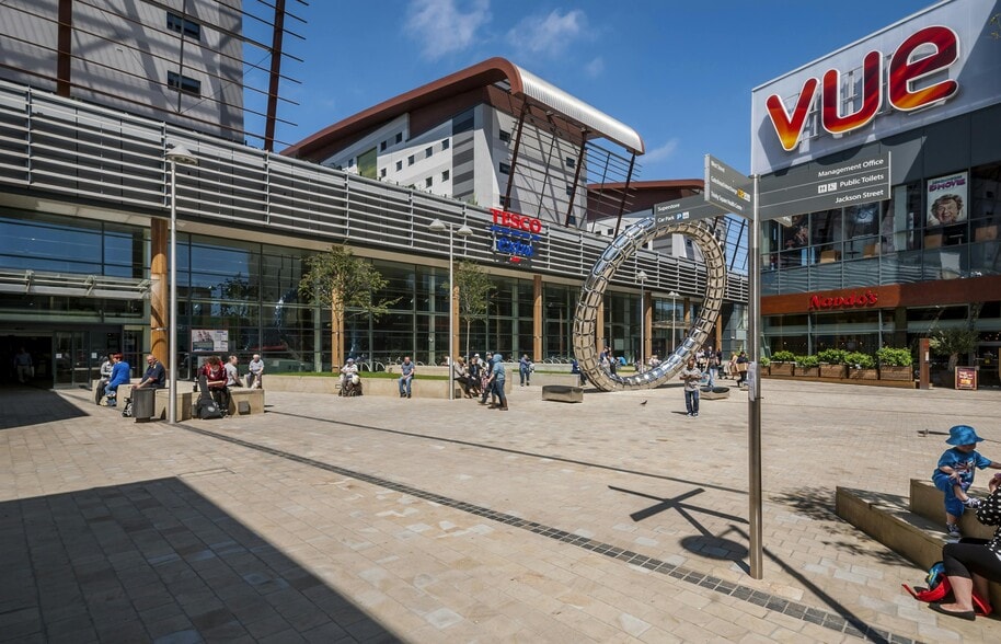 Trinity Sq, Gateshead to rent - Building Photo - Image 3 of 5