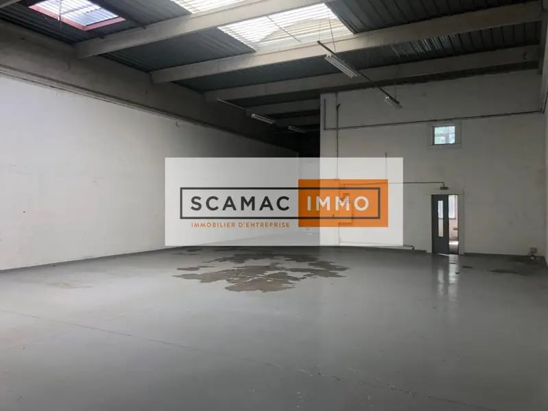 Office in SAINT-OUEN-L'AUMONE to rent Interior Photo- Image 1 of 14