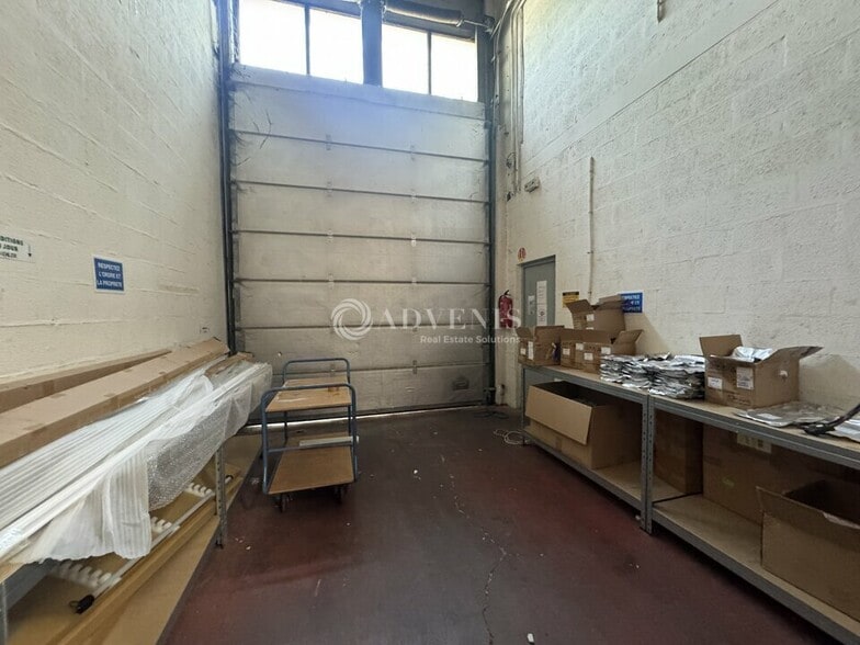 Light Industrial in Villepinte to rent - Interior Photo - Image 3 of 8