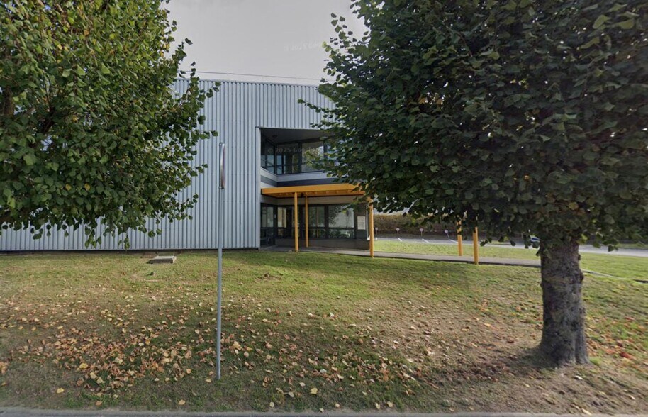 Industrial in Le Mesnil-Amelot to rent - Building Photo - Image 2 of 3