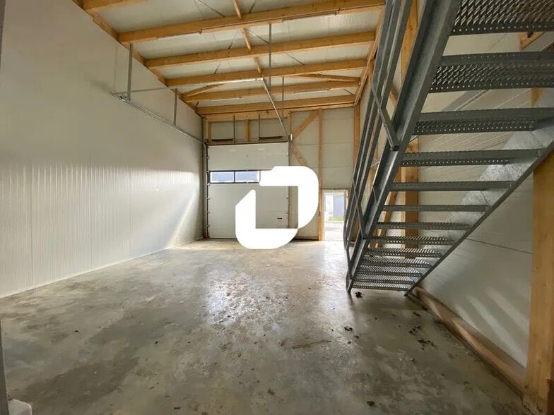 6 Avenue Louis Pasteur, Maurepas to rent - Interior Photo - Image 1 of 7