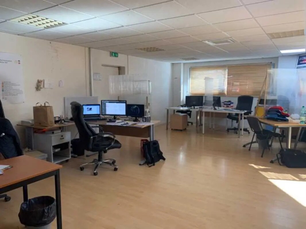 Office in Bègles to rent Interior Photo- Image 1 of 7
