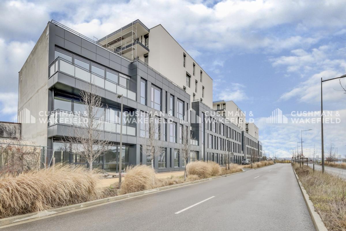 18-20 Boulevard Des Droits De L'Homme, Vaulx-en-Velin to rent Building Photo- Image 1 of 12
