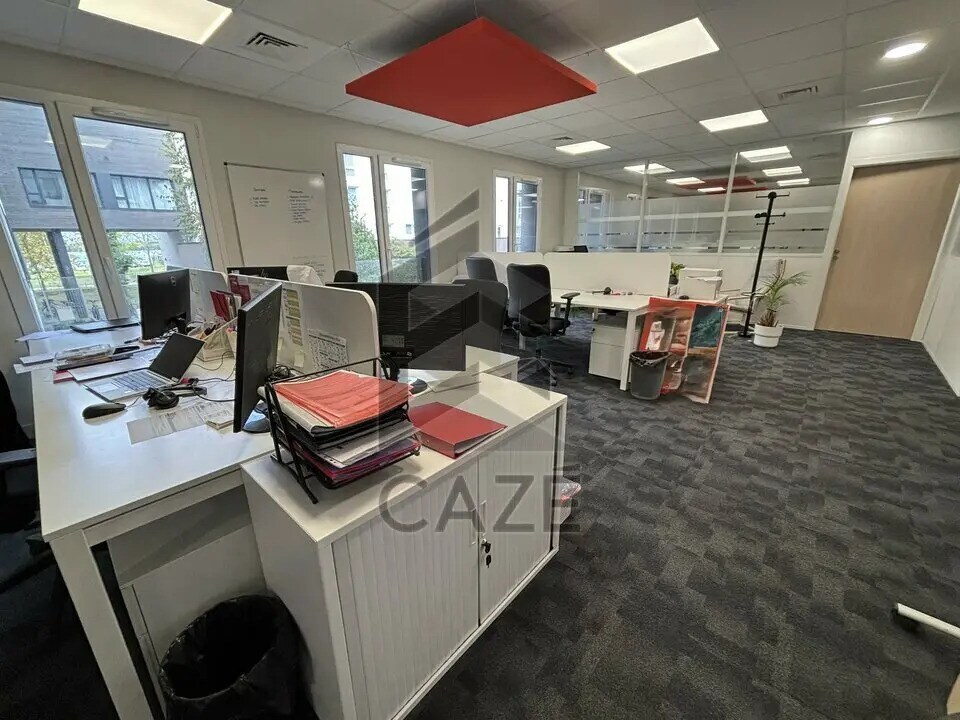 Location Bureaux 417 m² - Photo 1
