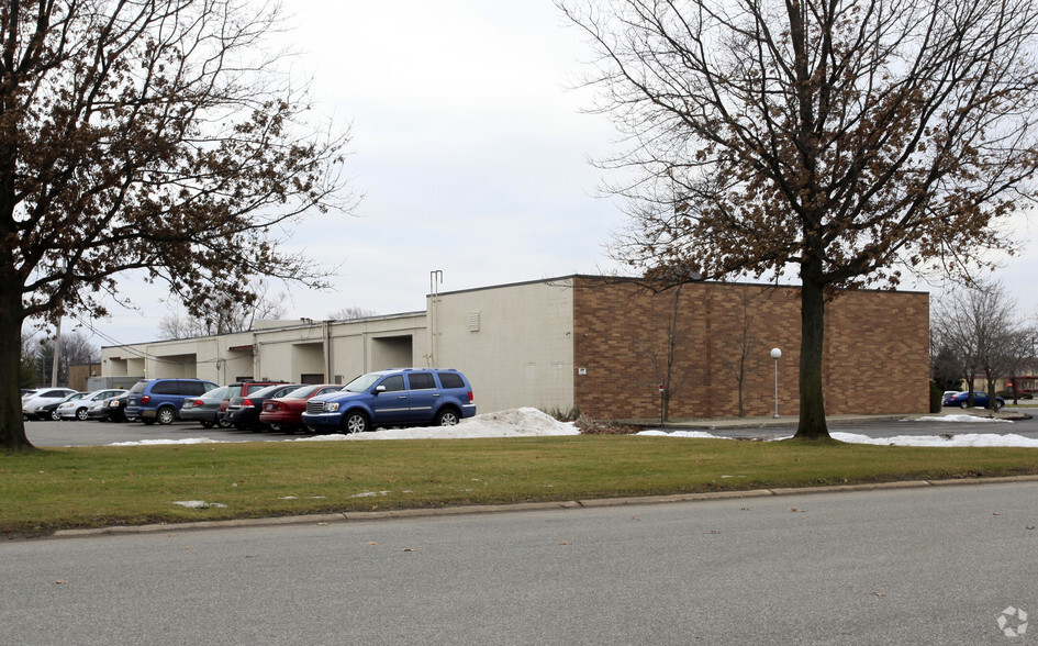 1632 Commerce Dr, South Bend, IN for rent - Building Photo - Image 3 of 10