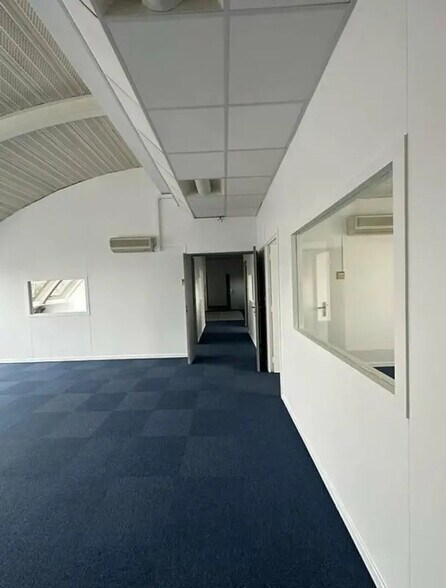 Office in Saint-Ouen-sur-Seine to rent - Interior Photo - Image 1 of 6
