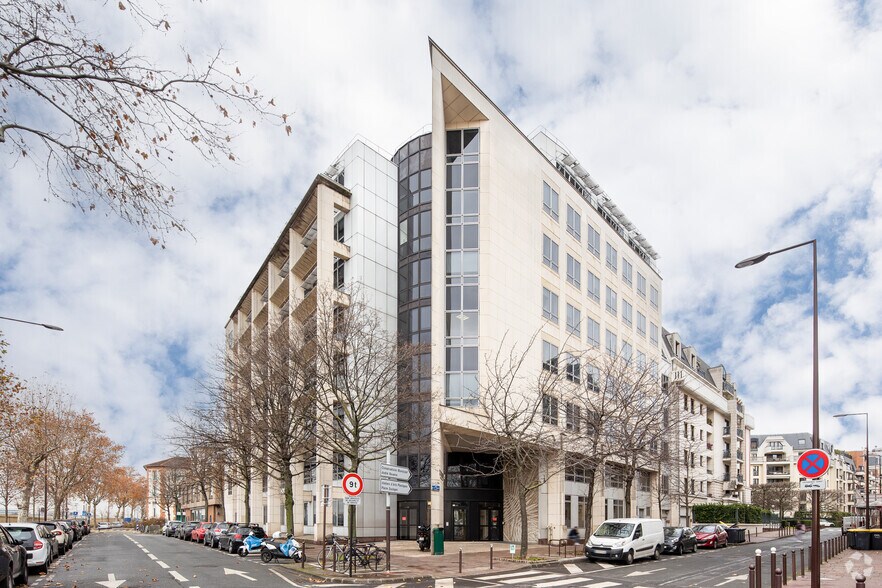 Office in Charenton-le-Pont to rent - Building Photo - Image 1 of 5