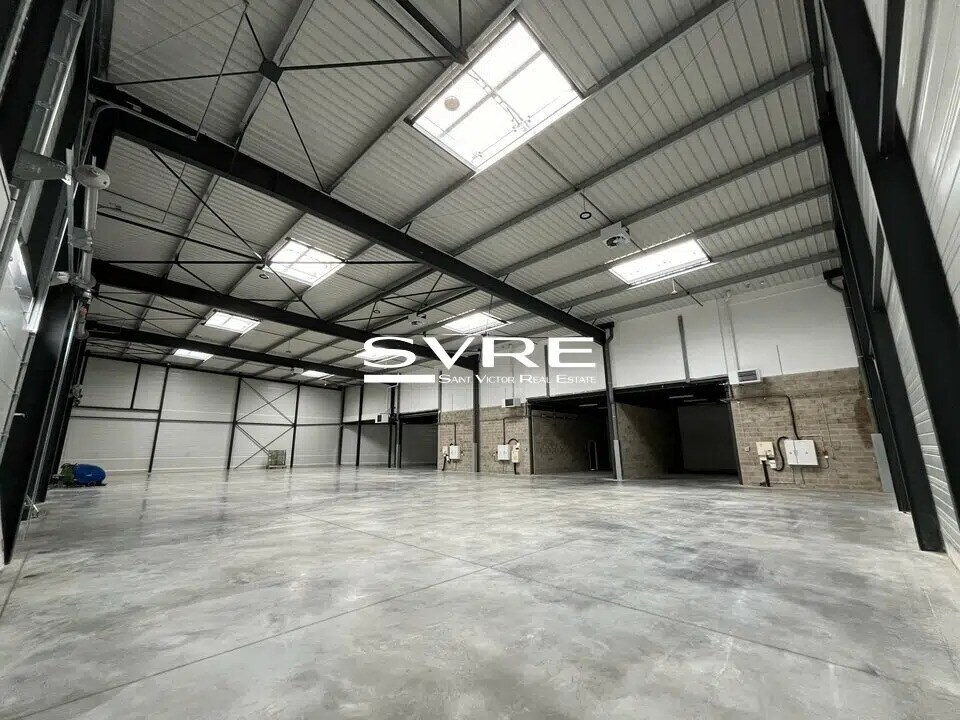 Vente Local d'activités 1 572 m² - Photo 1