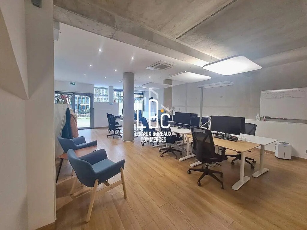 Location Bureaux 176 m² - Photo 1