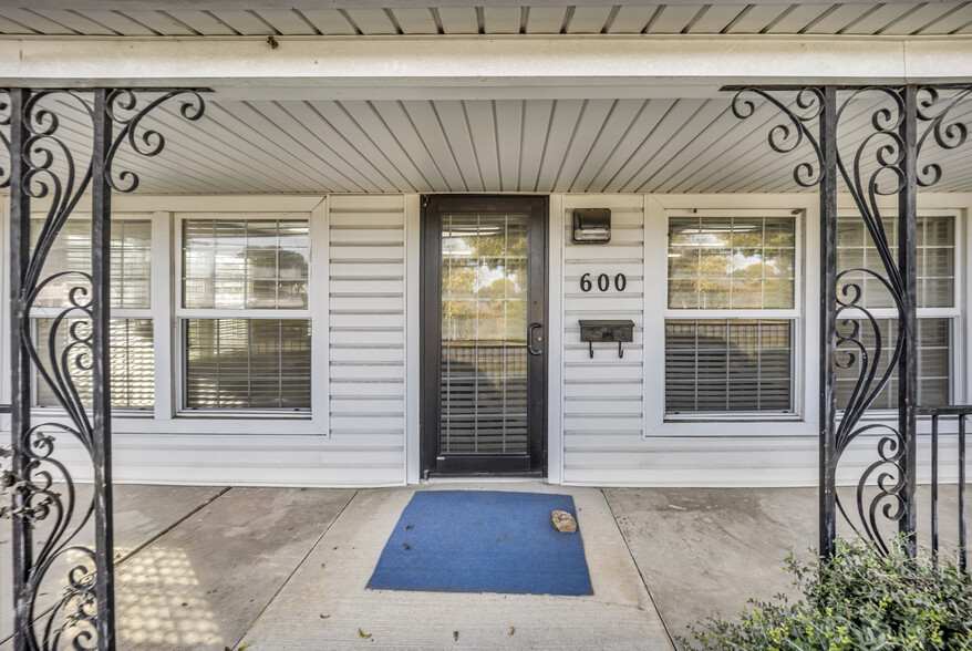 600 S Davis Dr, Arlington, TX for rent - Building Photo - Image 3 of 32