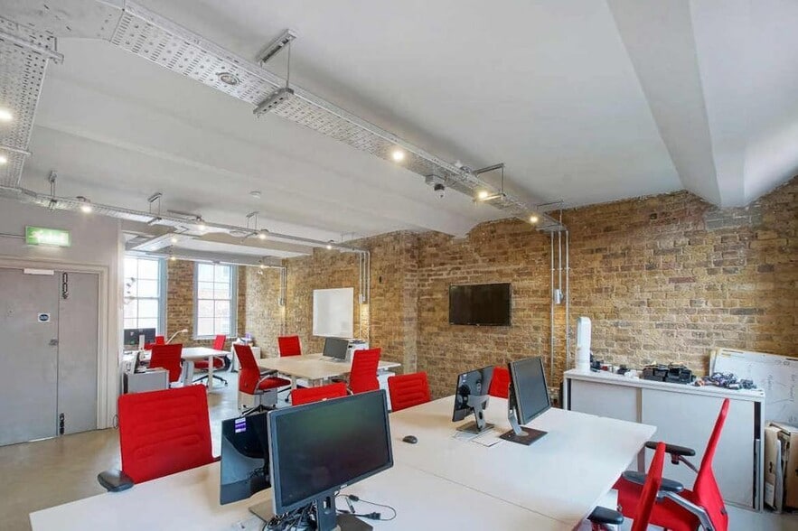 26 Britton St, London to rent - Building Photo - Image 2 of 63