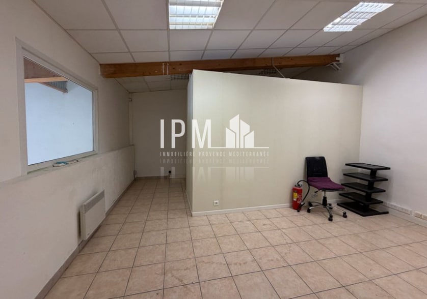 1045 Route Nationale 96, Aubagne to rent - Building Photo - Image 3 of 4
