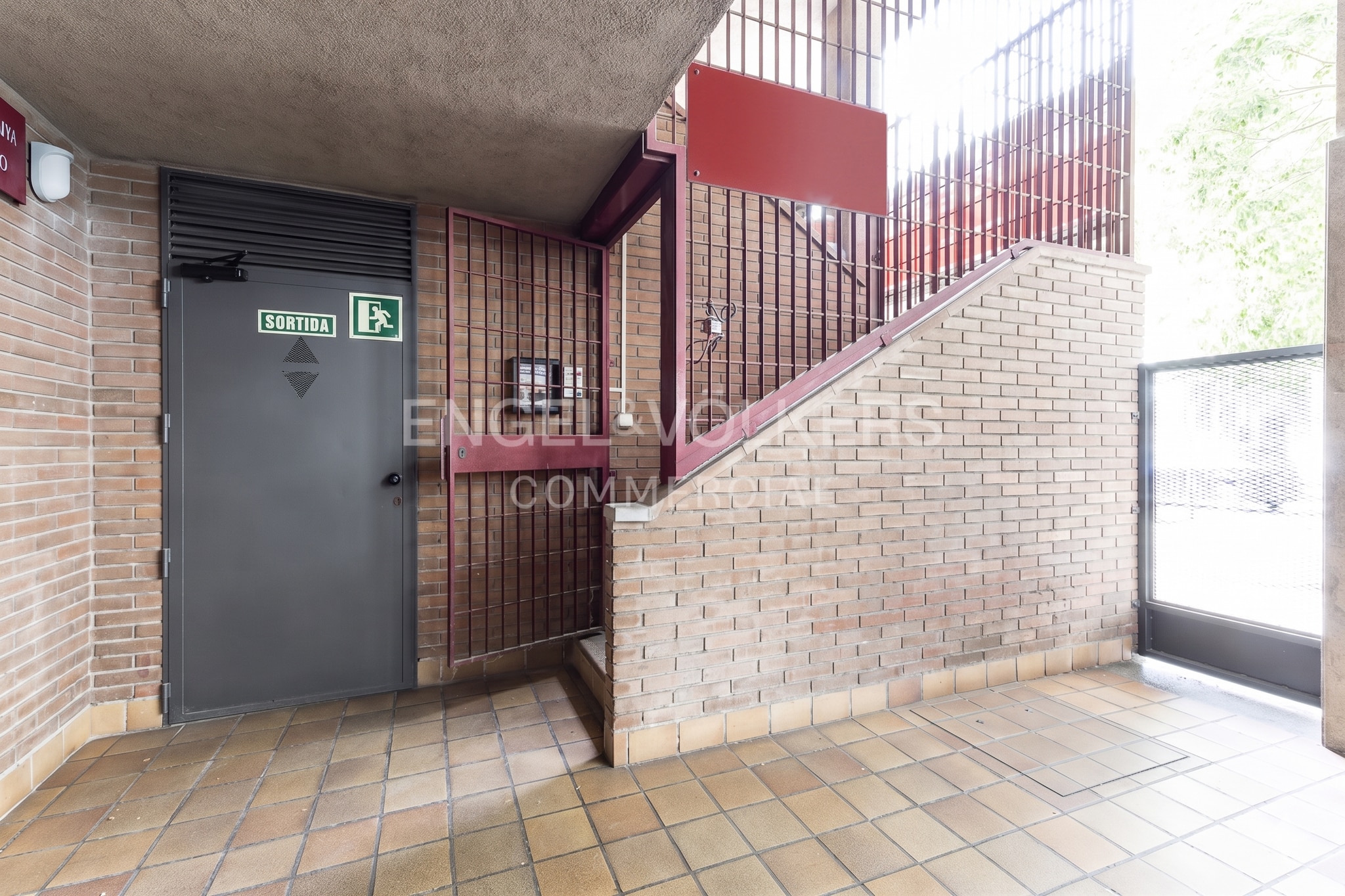 Retail in Barcelona, Barcelona to rent Interior Photo- Image 1 of 10