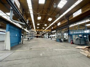 Industrial in Meaux to rent Interior Photo- Image 1 of 6