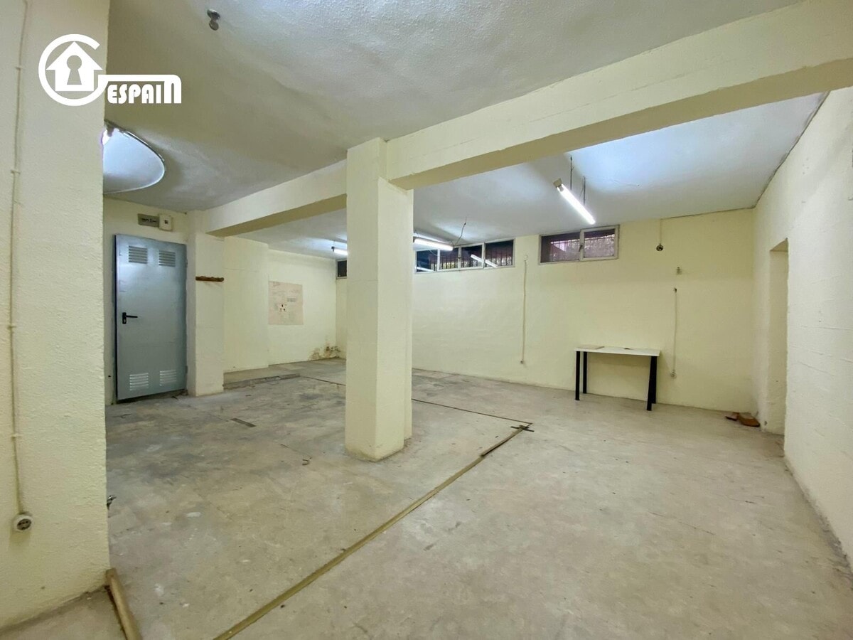Madrid, MAD 28024 - Unit 01 -  - Interior Photo - Image 1 of 2