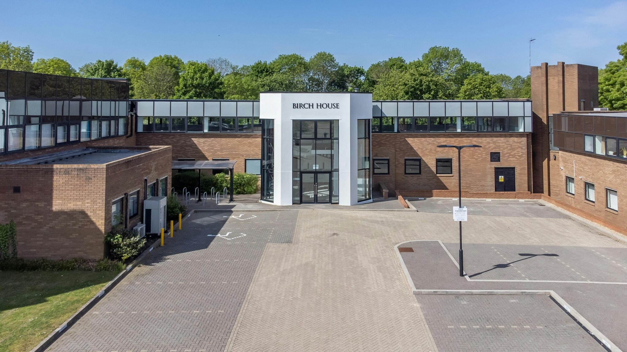 Breckland, Milton Keynes to rent Building Photo- Image 1 of 8