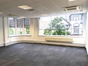 High St, Redhill to rent Interior Photo- Image 1 of 2