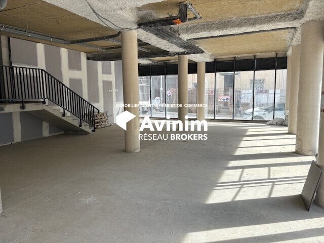 Retail in Marseille to rent - Interior Photo - Image 2 of 5