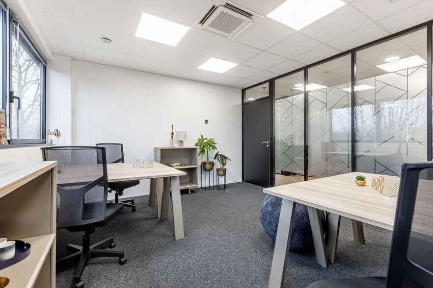 6 Rue Blaise Pascal, Élancourt to rent - Interior Photo - Image 2 of 13