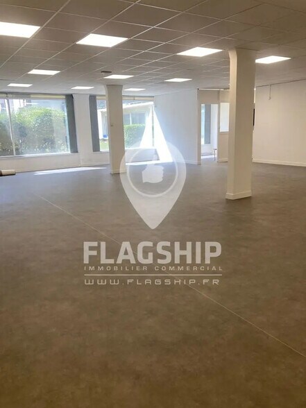 Retail in Boulogne-Billancourt to rent - Interior Photo - Image 2 of 9