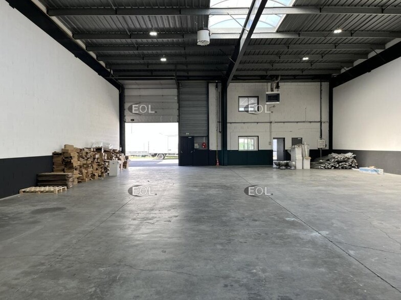 Light Industrial in Bezons to rent - Interior Photo - Image 3 of 8