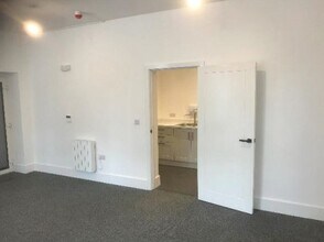 River View, Bridgehouse Ln, Haworth to rent Interior Photo- Image 2 of 3