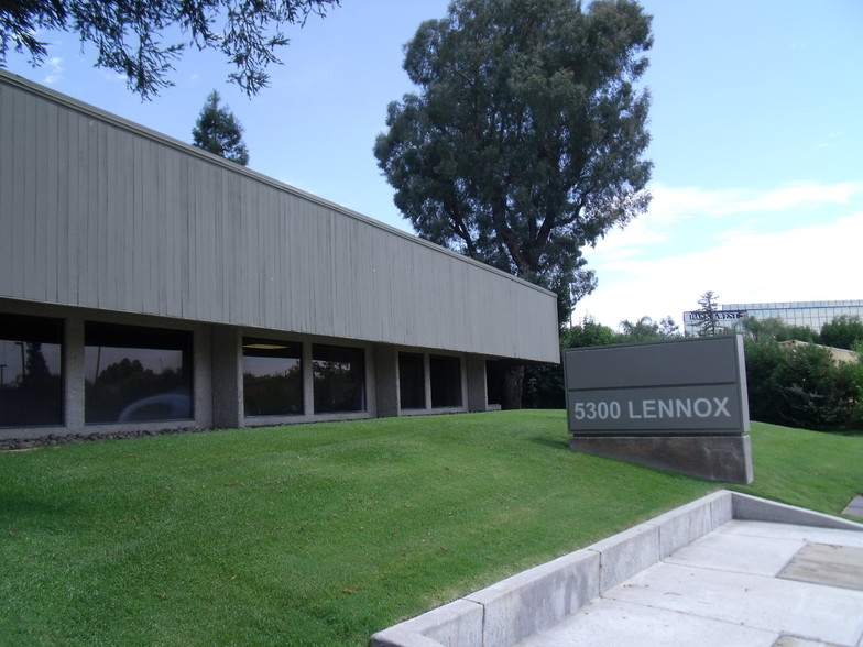 5300 Lennox Ave, Bakersfield, CA for sale - Primary Photo - Image 1 of 19