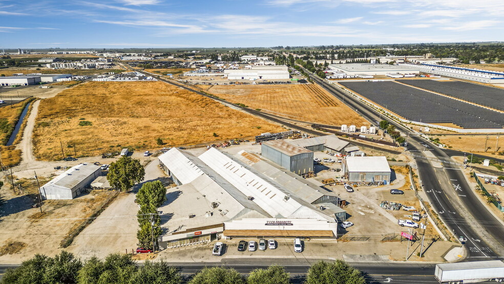 800 S Pine St, Madera, CA for rent - Aerial - Image 1 of 9