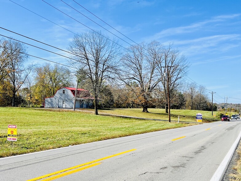 2391 Russell Springs Rd, Columbia, KY for sale - Building Photo - Image 2 of 8