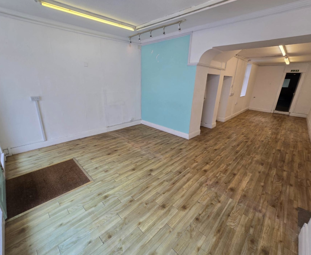 6 Bridgeland St, Bideford to rent Interior Photo- Image 1 of 6