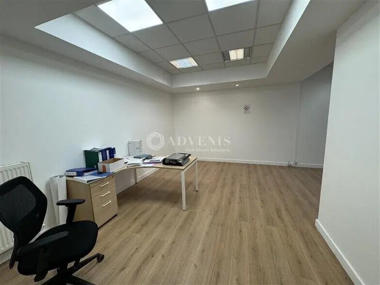 Office in Croissy-Beaubourg to rent - Interior Photo - Image 3 of 6