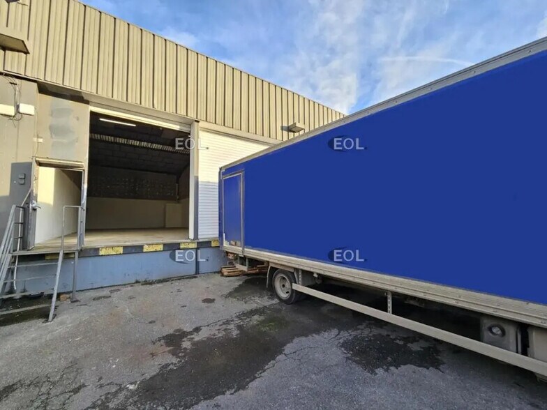 Industrial in Villeneuve-Saint-Georges to rent - Building Photo - Image 2 of 4