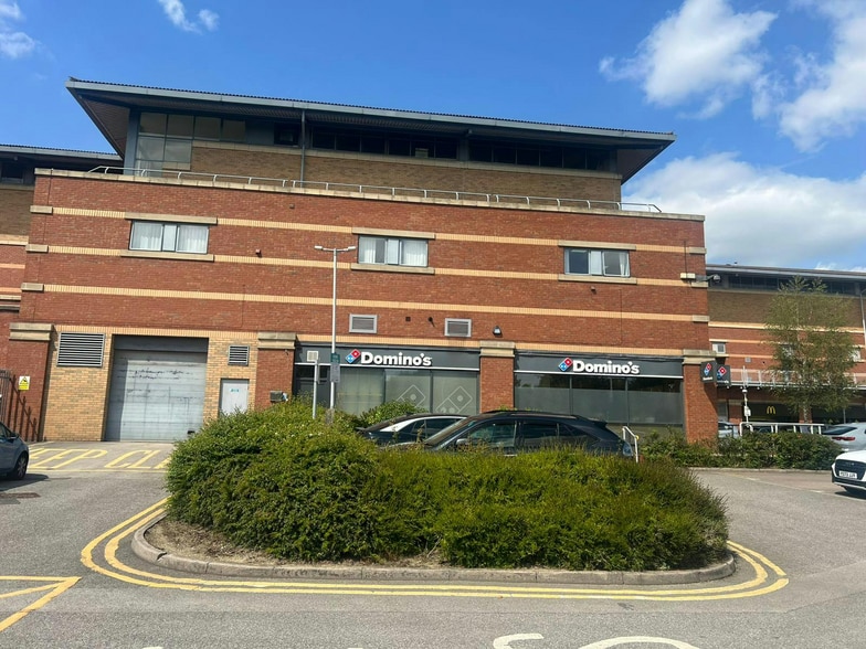 Crystal Peaks, Sheffield to rent - Building Photo - Image 3 of 14