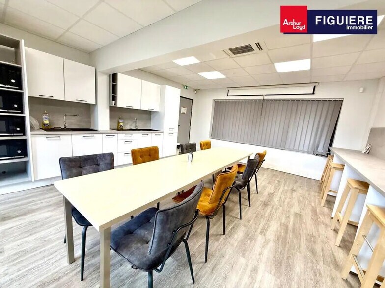 Office in Vitrolles to rent - Building Photo - Image 2 of 17