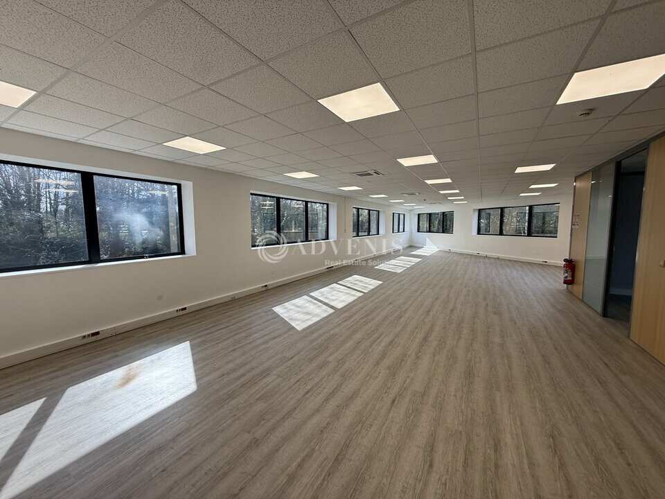 Office in Champs-sur-Marne to rent Interior Photo- Image 1 of 11