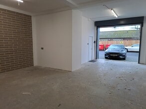 Brownfields, Welwyn Garden City to rent Interior Photo- Image 2 of 4
