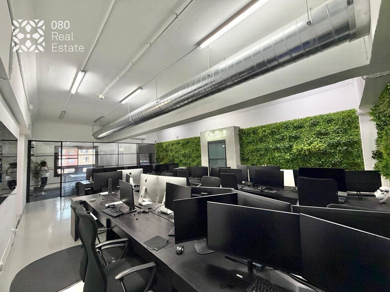 Office in Barcelona, Barcelona to rent - Interior Photo - Image 2 of 3