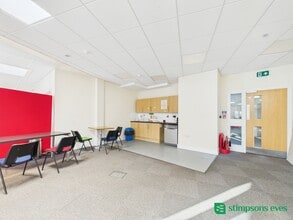 The Moakes, Luton to rent Building Photo- Image 2 of 12