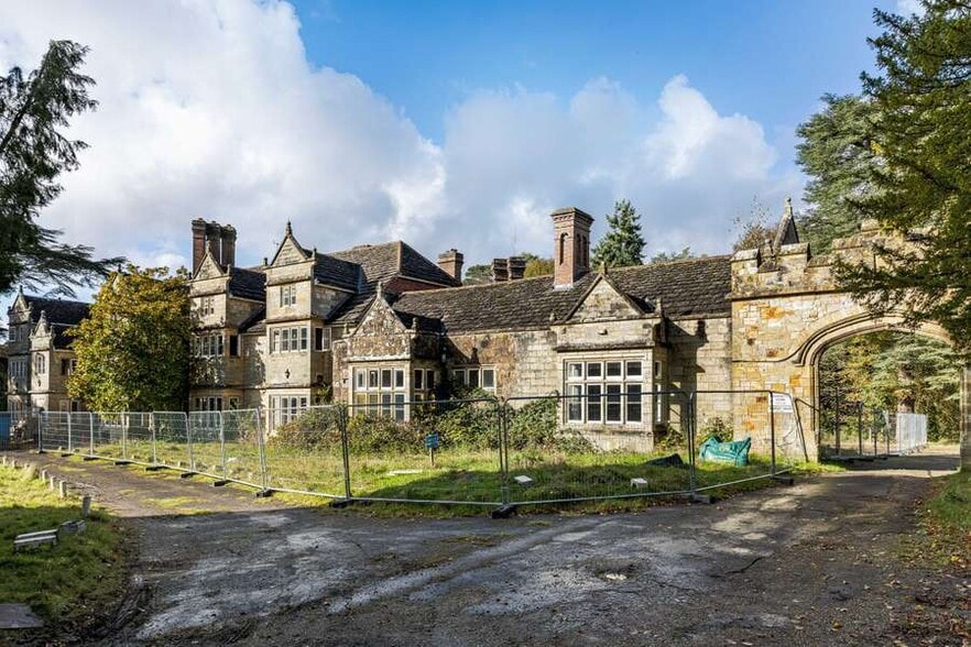 Portfolio of 2 properties for sale on LoopNet.co.uk - Building Photo - Image 2 of 5