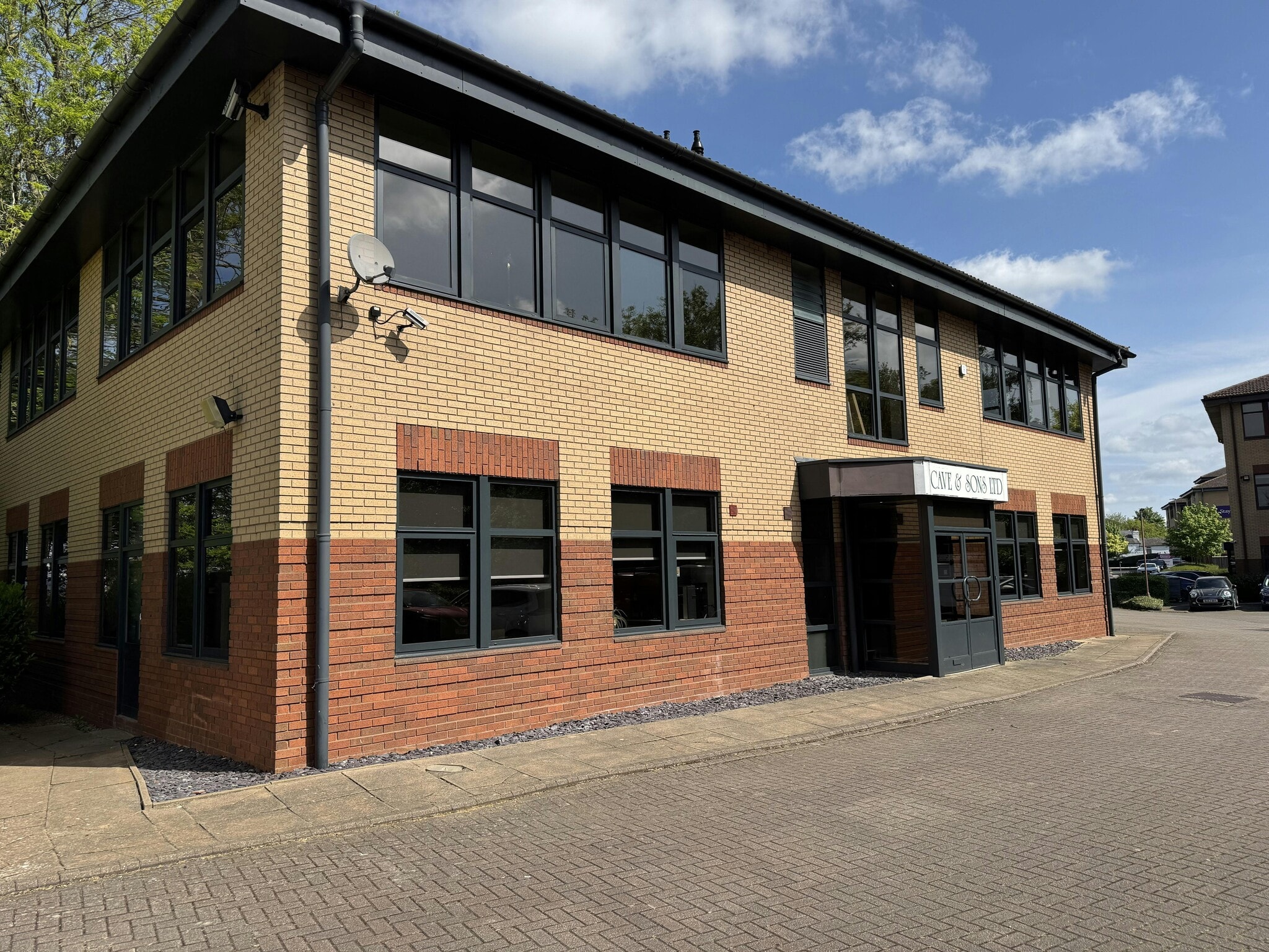 6 Rushmills, Northampton to rent Building Photo- Image 1 of 3