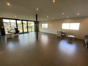 Light Industrial in Mios for sale Interior Photo- Image 2 of 10